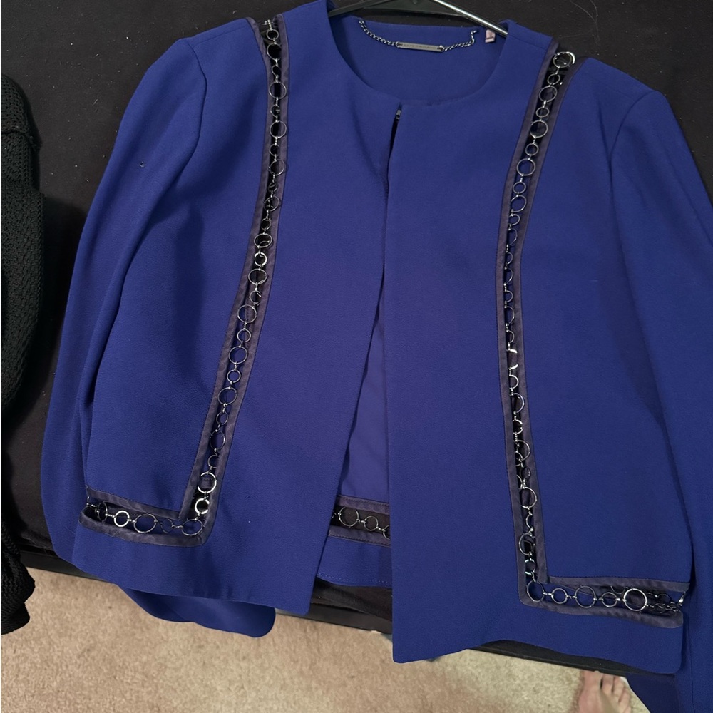 Elie Tahari size 4 trendy purple: blue jacket with silver hardware